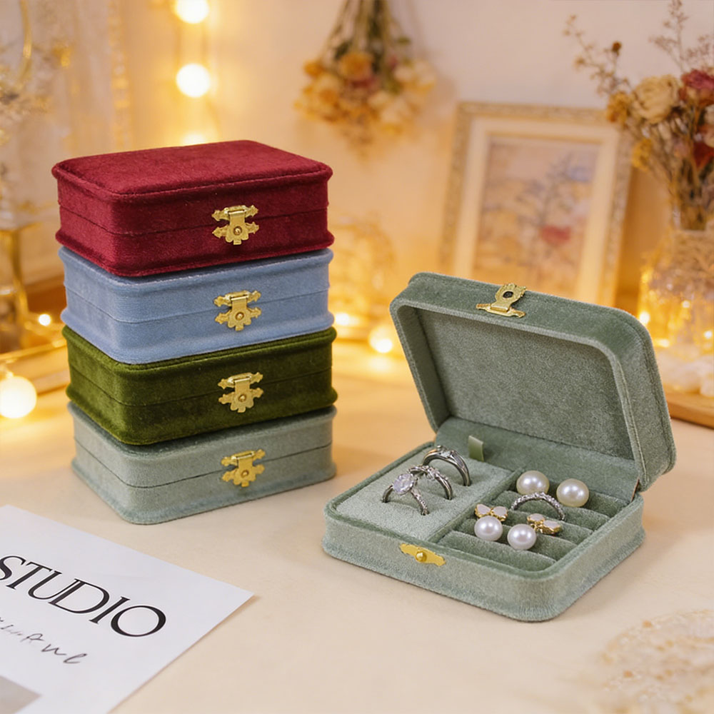 Personalized velvet jewelry bo - Personalized Name Box 评论和价格
